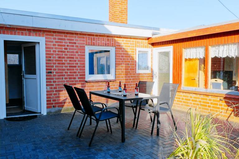 Vacation home with BBQ, terrace & garden — photo 5