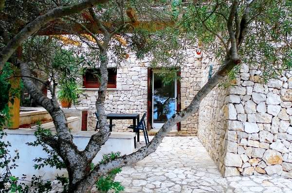 Villa with patio, garden & BBQ | Water view — photo 4