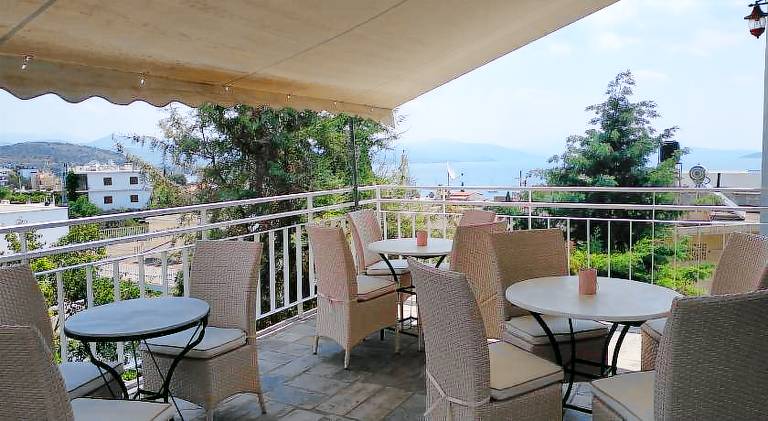 Serviced apartment with terrace, garden & pool — photo 5