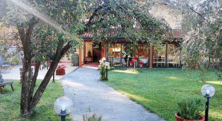 Farm with BBQ, pool & yard — photo 5