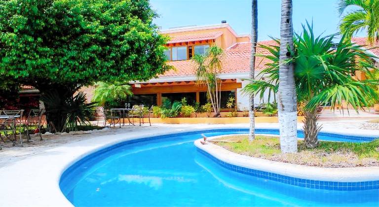 Vacation home with pool in Cancún