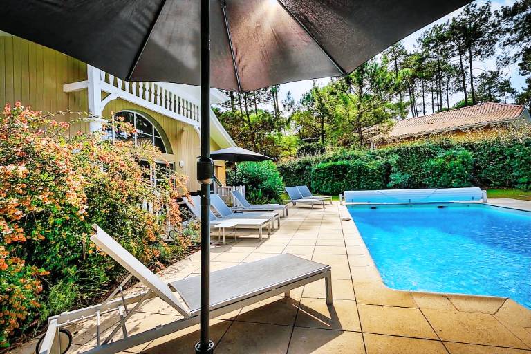 Fully equipped beautiful villa with patio, BBQ & private pool | Dogs allowed — photo 4