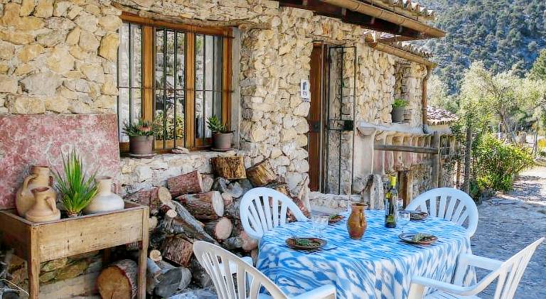 Wonderful chalet with terrace, yard & private pool | Suitable for remote work | Pets are welcome — photo 3