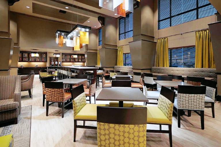 Hampton Inn & Suites by Hilton Montreal-Dorval — photo 3