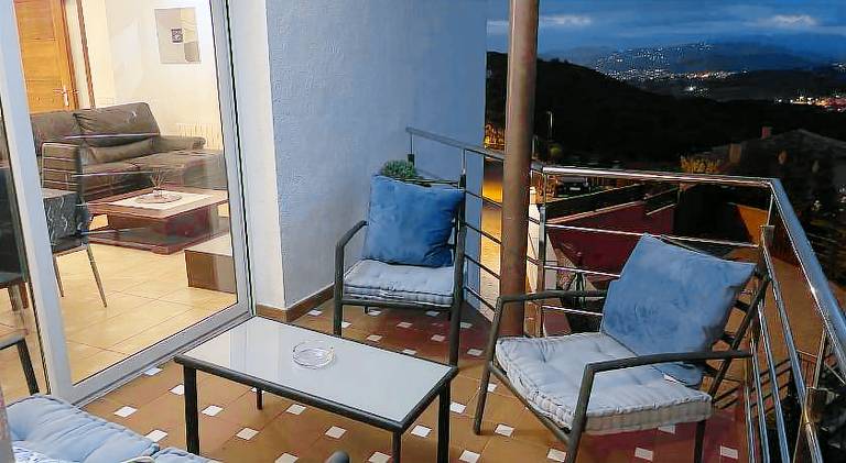 Charming villa with hot tub & pool | Dogs allowed — photo 4