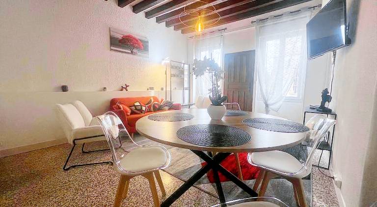 House with patio — photo 3