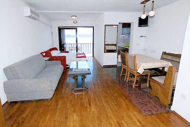 Holiday apartment with patio — photo 2