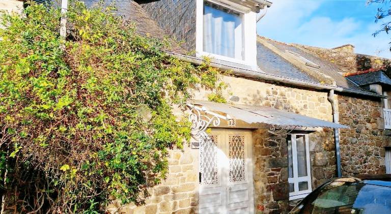House with 2 rooms for 4 persons in Dinan