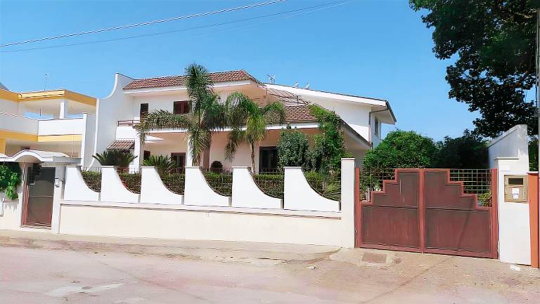 Holiday Home 'Dall'alba Al Tramonto' with Private Terrace, Wi-Fi and Air Conditioning in Sannicola