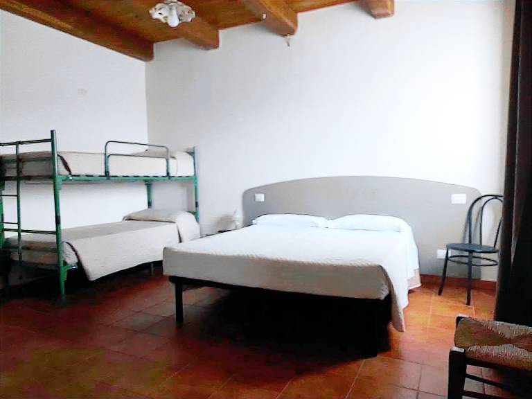 Agriturismo Antica corte: Frigia camera quadrupla — photo 2