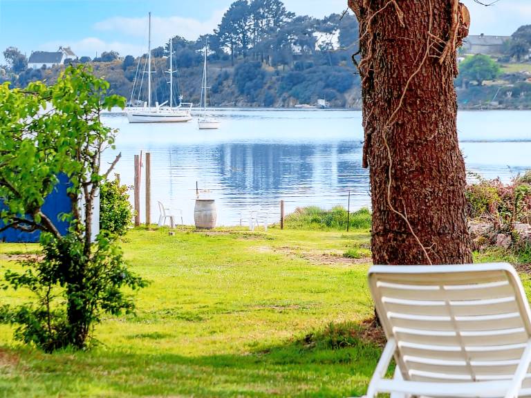 Fully equipped nice rental apartment with BBQ, yard & patio | Sea view | Dogs allowed — photo 5