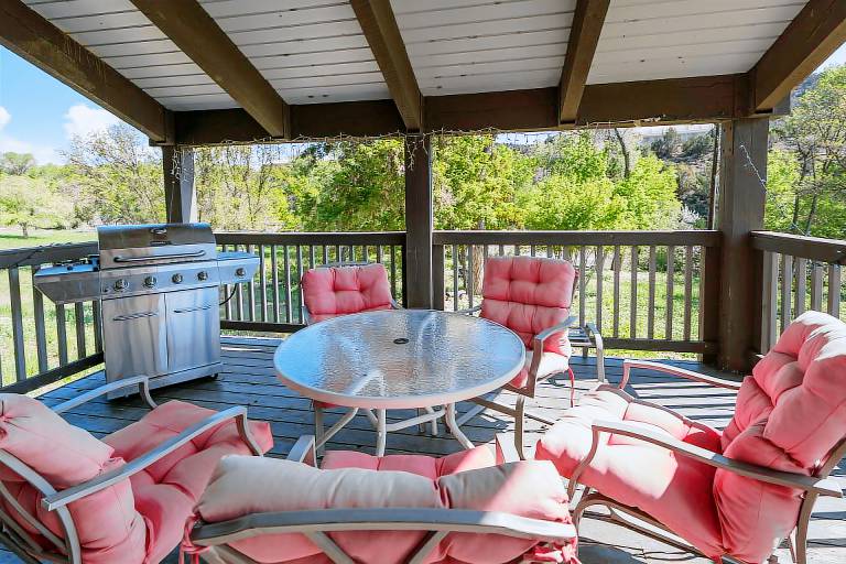 Pet Friendly Rustic Cabin on the Animas River - 6 Min. to Downtown Durango — photo 2