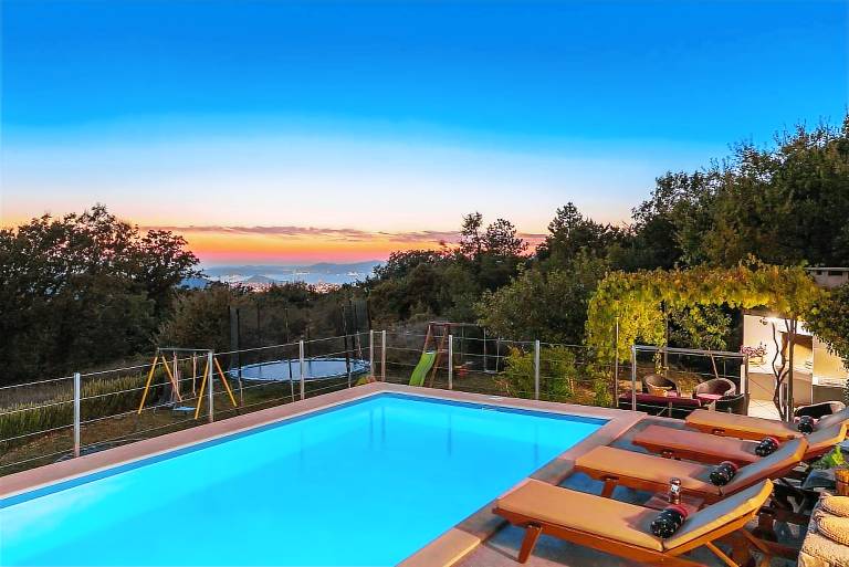 Villa with jacuzzi, private pool & barbeque | Mountain view — photo 3