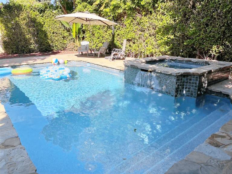 Children-friendly lovely house with private pool & garden | Pets allowed — photo 4