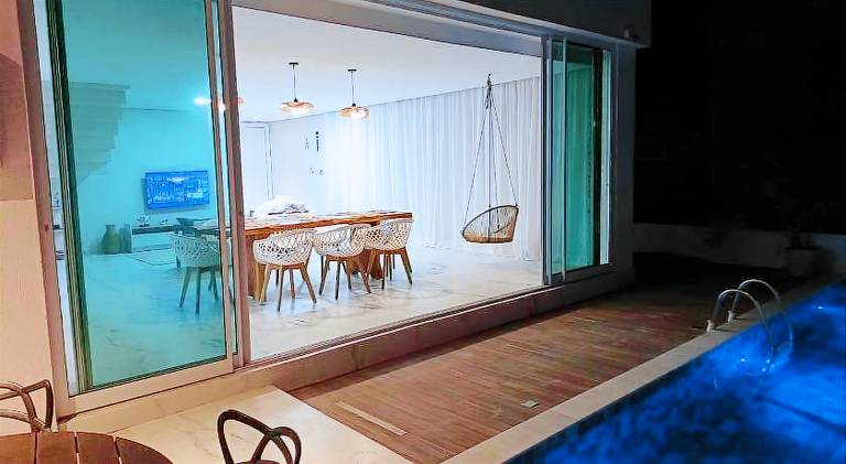 House with pool — photo 4