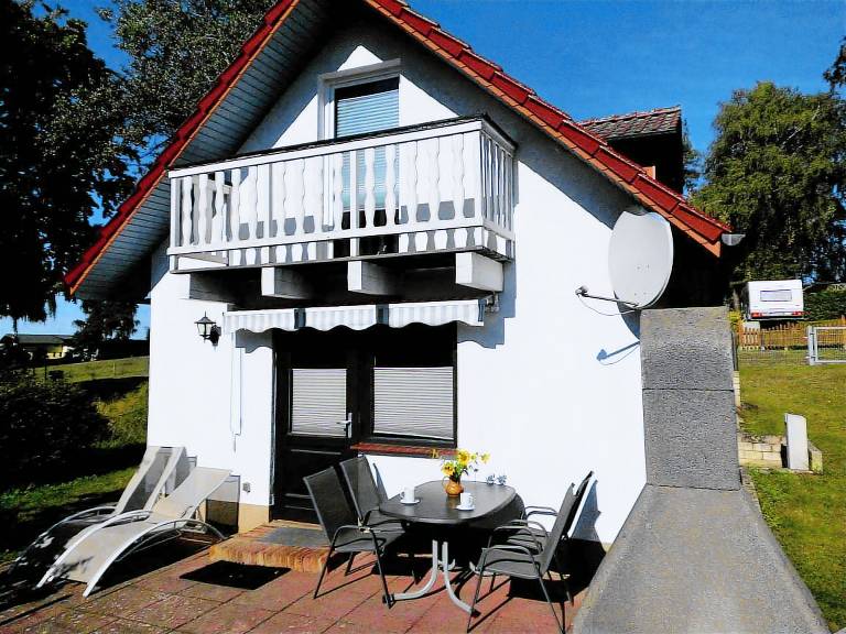 Vacation home with barbeque, terrace & yard | Pet-friendly — photo 2
