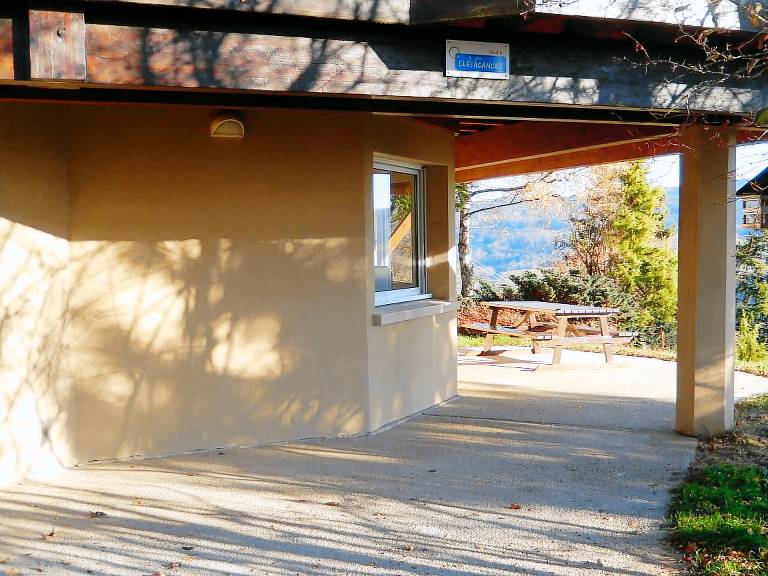 Gite with yard, barbecue & patio | City view — photo 3