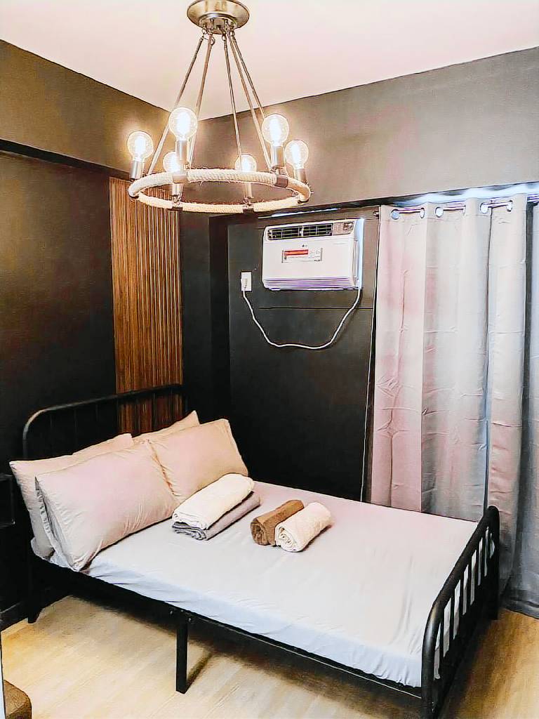 Pleasant house with terrace, pool & garden | Good for workation | Pets allowed in Quezon City