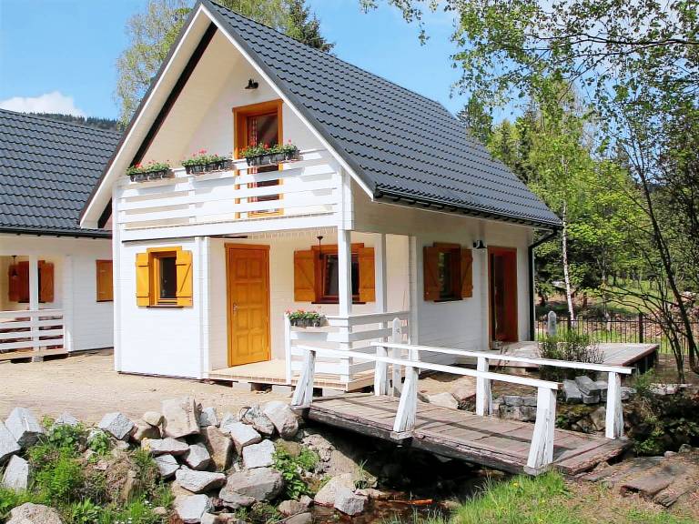 Vacation home with patio, BBQ & heated pool | Nature view — photo 3