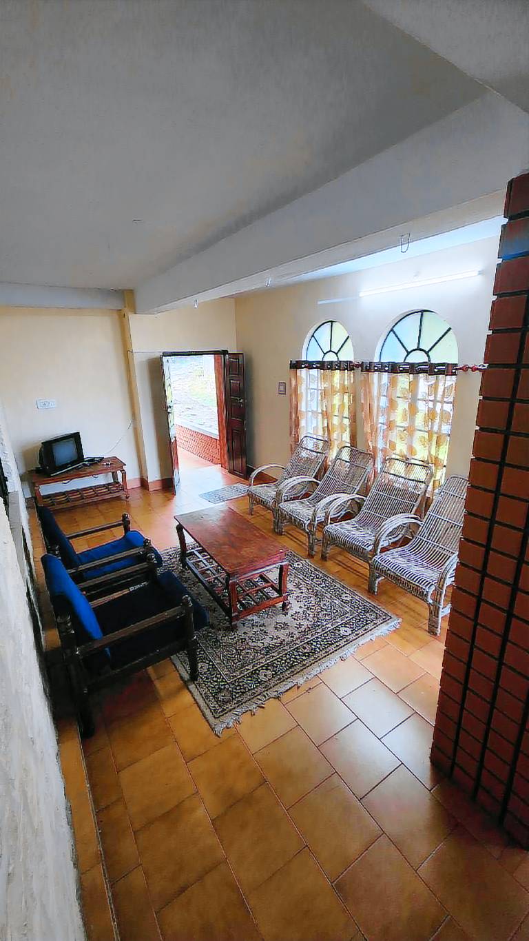 Villa with barbeque & yard — photo 2