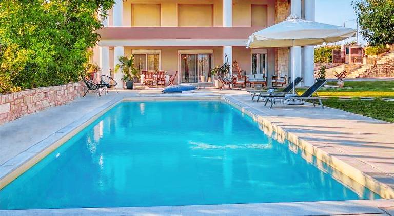Villa with jacuzzi, private pool & patio | Suitable for remote work in Hersonissos