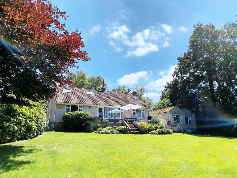 Cottage with jacuzzi & garden — photo 2