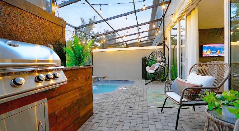 House with pool — photo 5