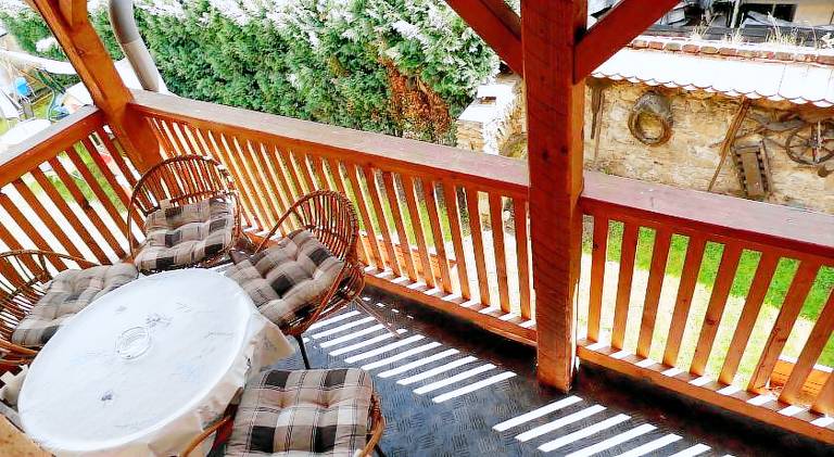Apartment with barbeque & yard — photo 5