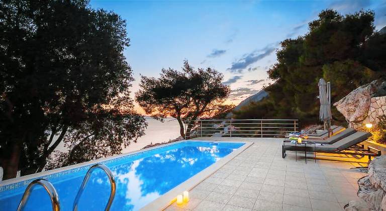 Villa with pool — photo 2