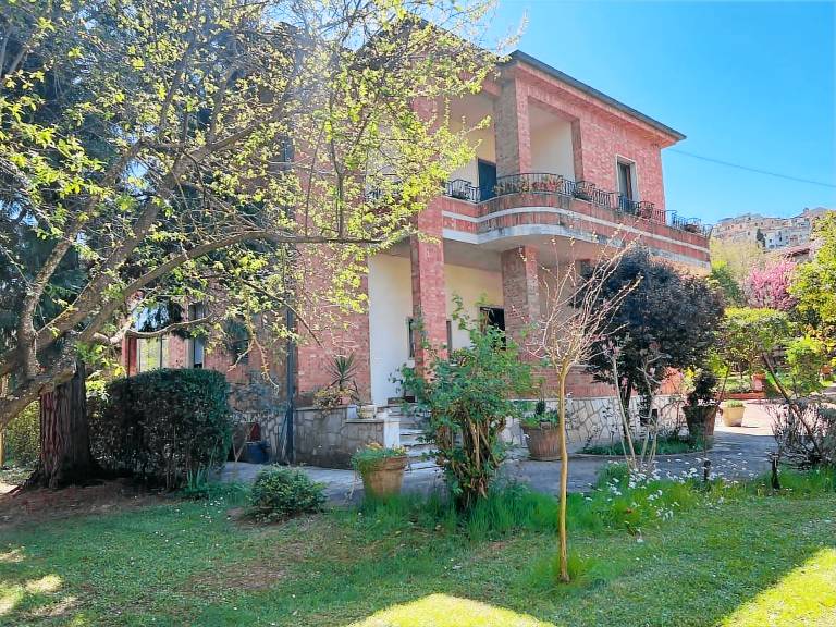 Vacation home with barbecue, garden & pool in Sinalunga