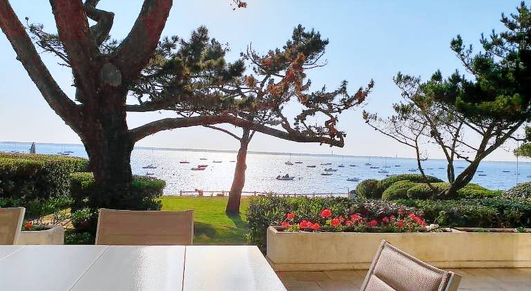 Villa with 6 rooms for 12 persons in Arcachon
