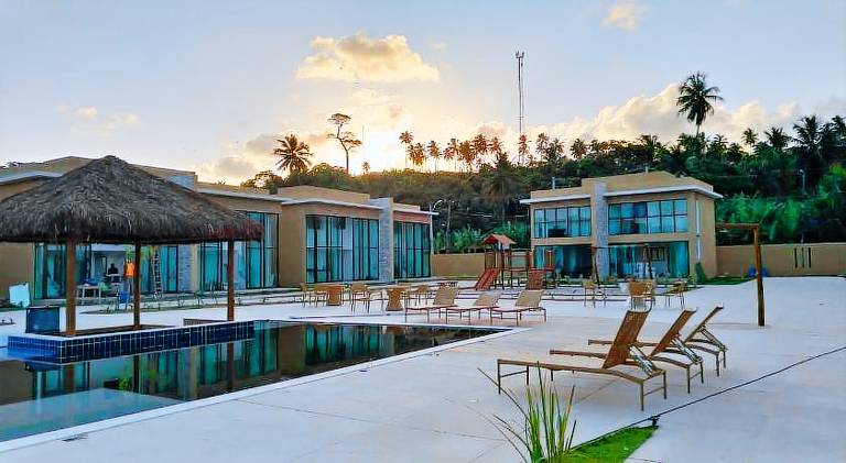 Apartment with pool — photo 3