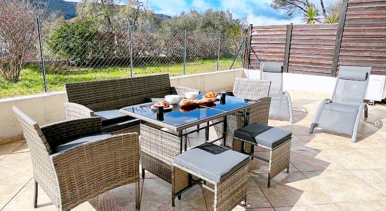 Fully equipped rental apartment with patio & private pool | Pets allowed — photo 5