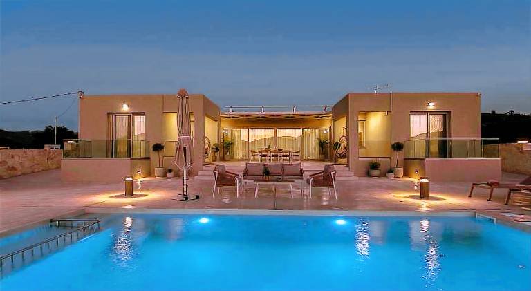 Villa with terrace, private pool & grill | Perfect for remote work in Platanias