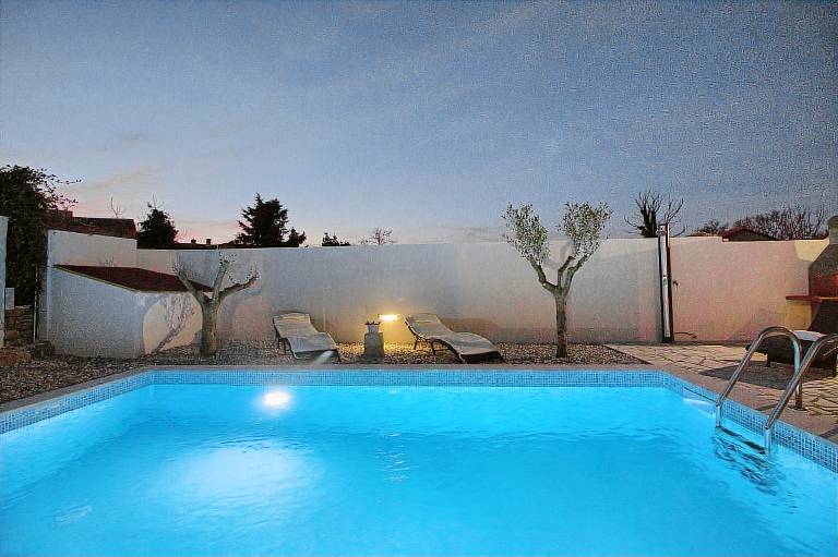Fully equipped beautiful villa with barbeque, terrace & pool | Pets allowed — photo 3