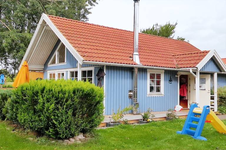 Vacation home with patio, yard & barbeque | Next to the beach | Pets are welcome — photo 2