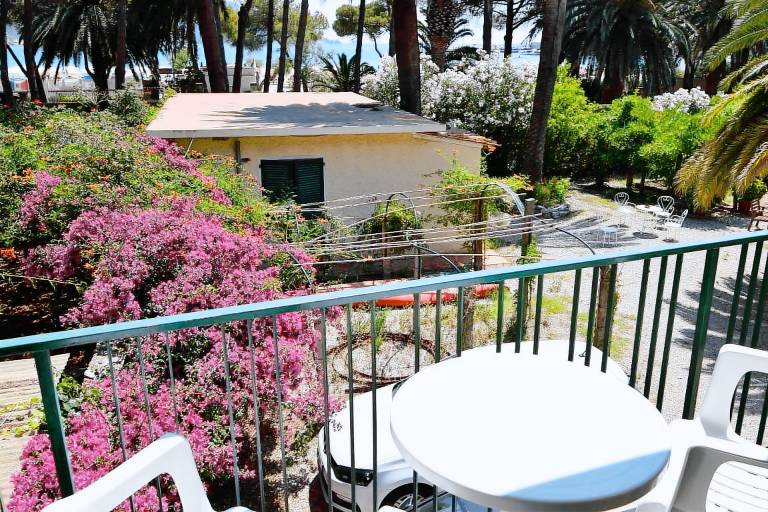 Family-oriented wonderful rental apartment | Beach view | Beach nearby | Pets allowed — photo 4