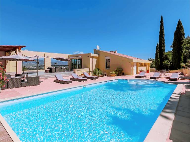 Ferienhaus in Roquebrune-sur-Argens für max. 10 Personen Ferienhaus in Roquebrune-sur-Argens für max. 10 Personen