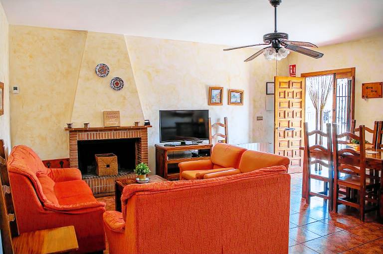 House with fast internet, terrace & private pool | Garden view — photo 2