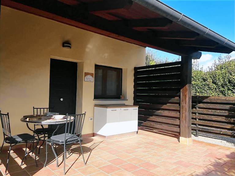 Family-oriented holiday apartment with yard | Pets are welcome — photo 2