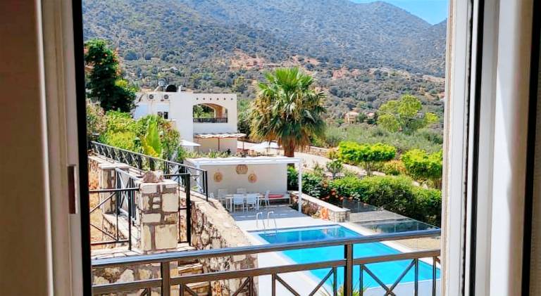 Villa with patio, BBQ & yard | Suitable for remote work — photo 2