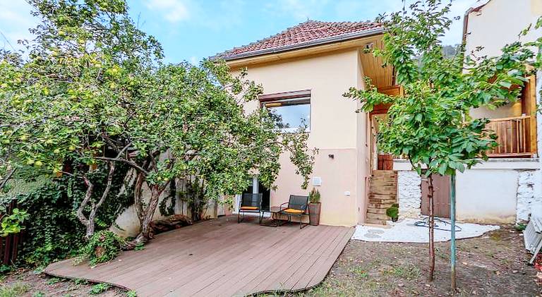 House with jacuzzi — photo 5