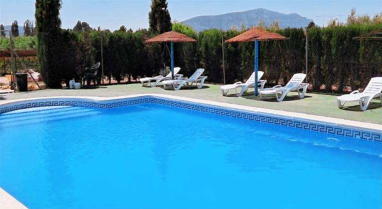 Vacation home with barbecue, pool & patio | Dogs allowed — photo 3