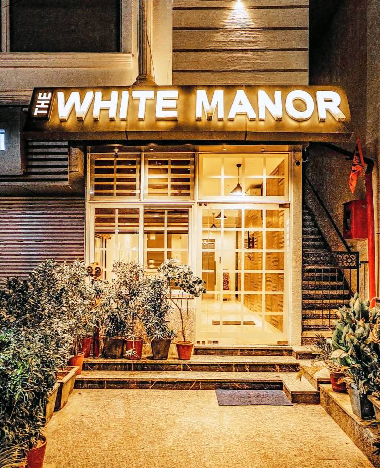 Tripli Hotels White Manor