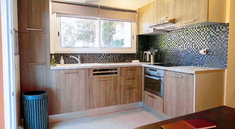 Serviced apartment with garden, grill & patio — photo 2