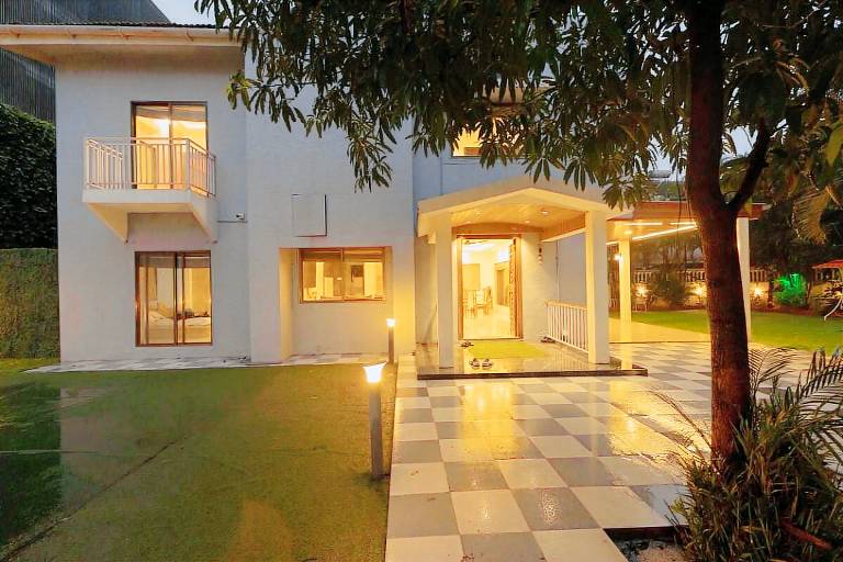 Vacation home with private pool in Khandala