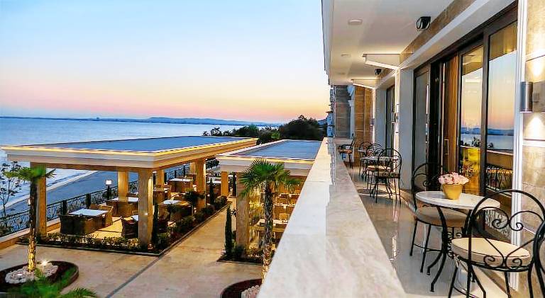 Onyx Beach Residence - Free Beach Access & Parking — photo 5