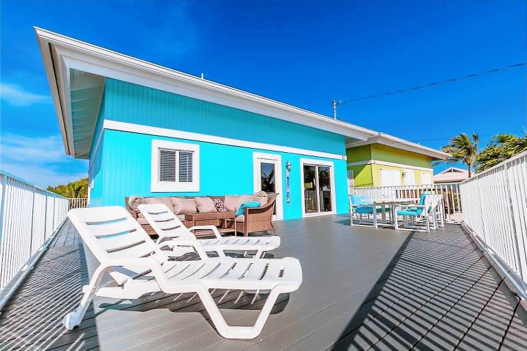 Vacation home with barbeque | Water view — photo 3