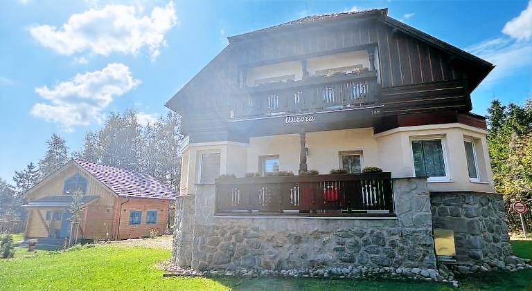 Rental apartment with terrace, barbecue & garden in Stara Lesna