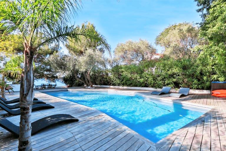 Family-oriented spacious vacation home with yard, terrace & private pool | Sea view | Perfect for remote work | Dogs allowed — photo 4